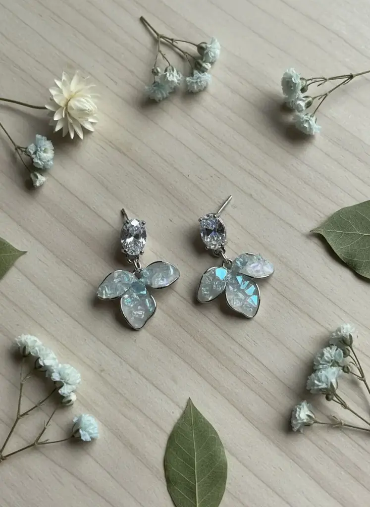 DANGLE CRYSTAL EARRING