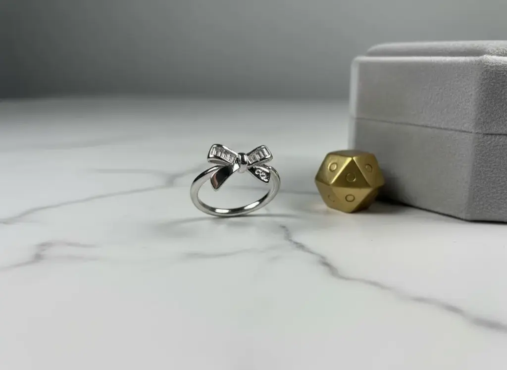 SILVER RIBBIN